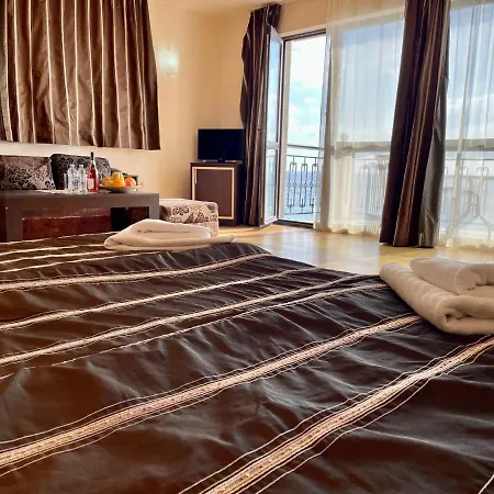 Hotell At The American's