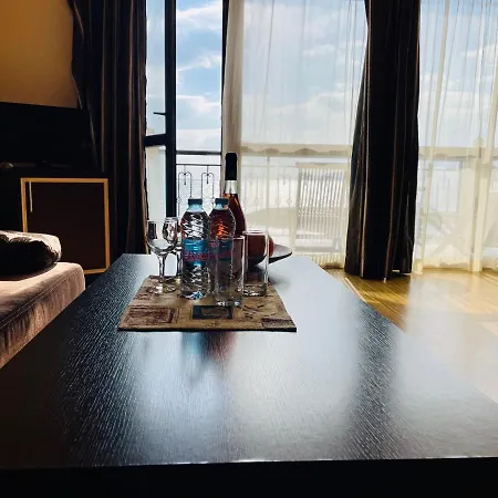 Hotell At The American's