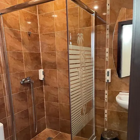 At The American's Hotell 3*