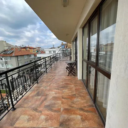 At The American's Hotel 3*