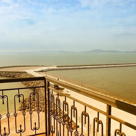 Hotel At The American's 3*