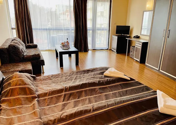 Otel At The American's