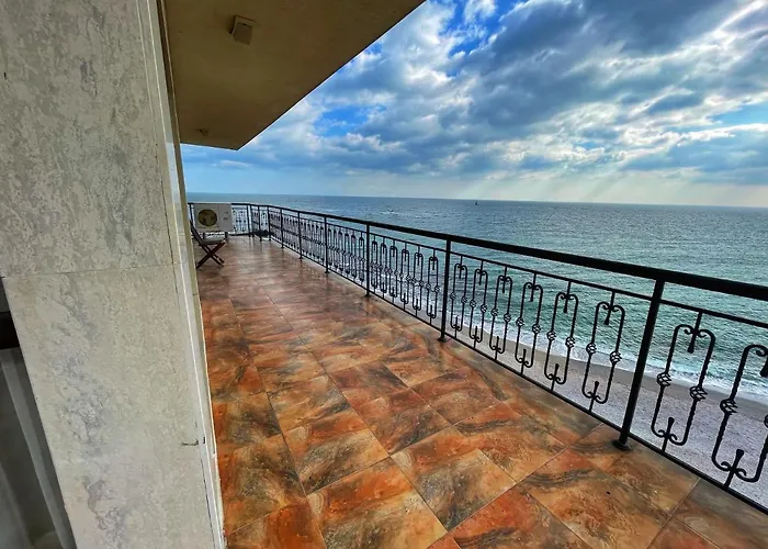 At The American's Otel Ahyolu