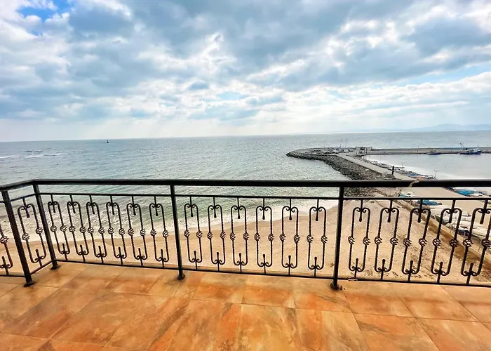 Otel At The American's