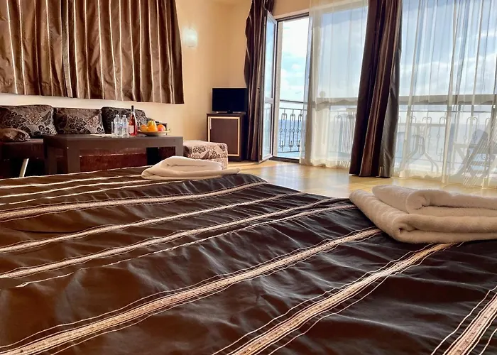 Otel At The American's