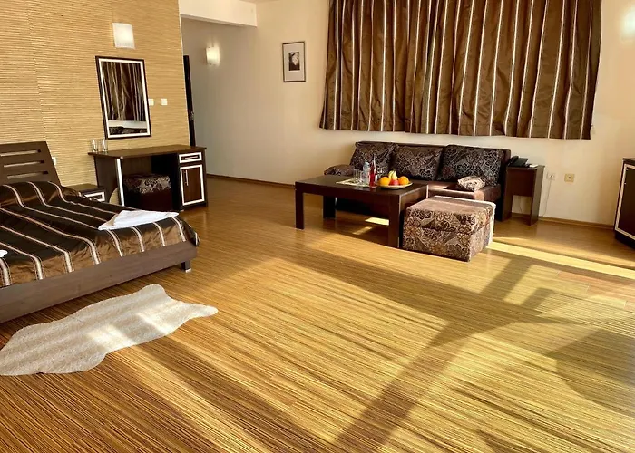 Otel At The American's 3*