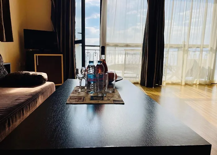 Otel At The American's