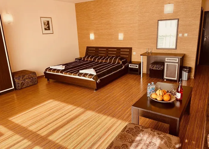 Otel At The American's