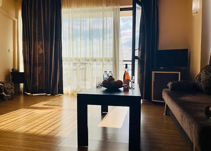 Otel At The American's